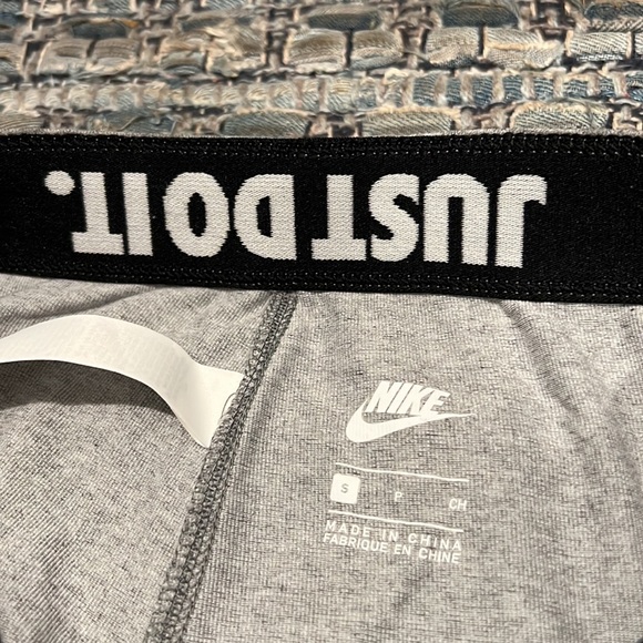 Gray Nike leggings - Picture 3 of 4